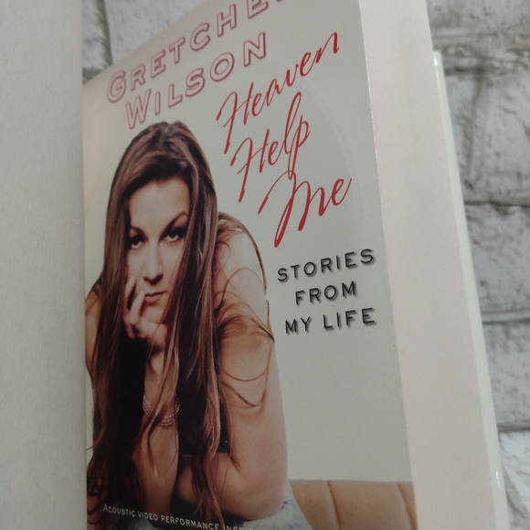 Redneck Woman Gretchen Wilson story book 202pages - Picture 6 of 7